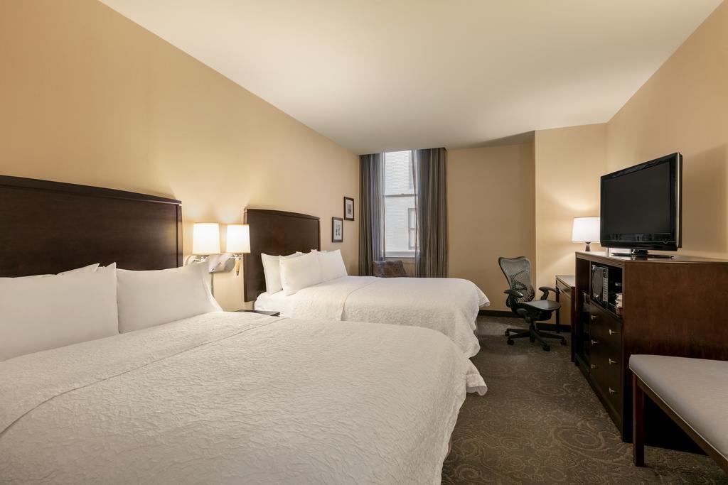 Hampton Inn & Suites Baltimore Inner Harbor Exterior photo