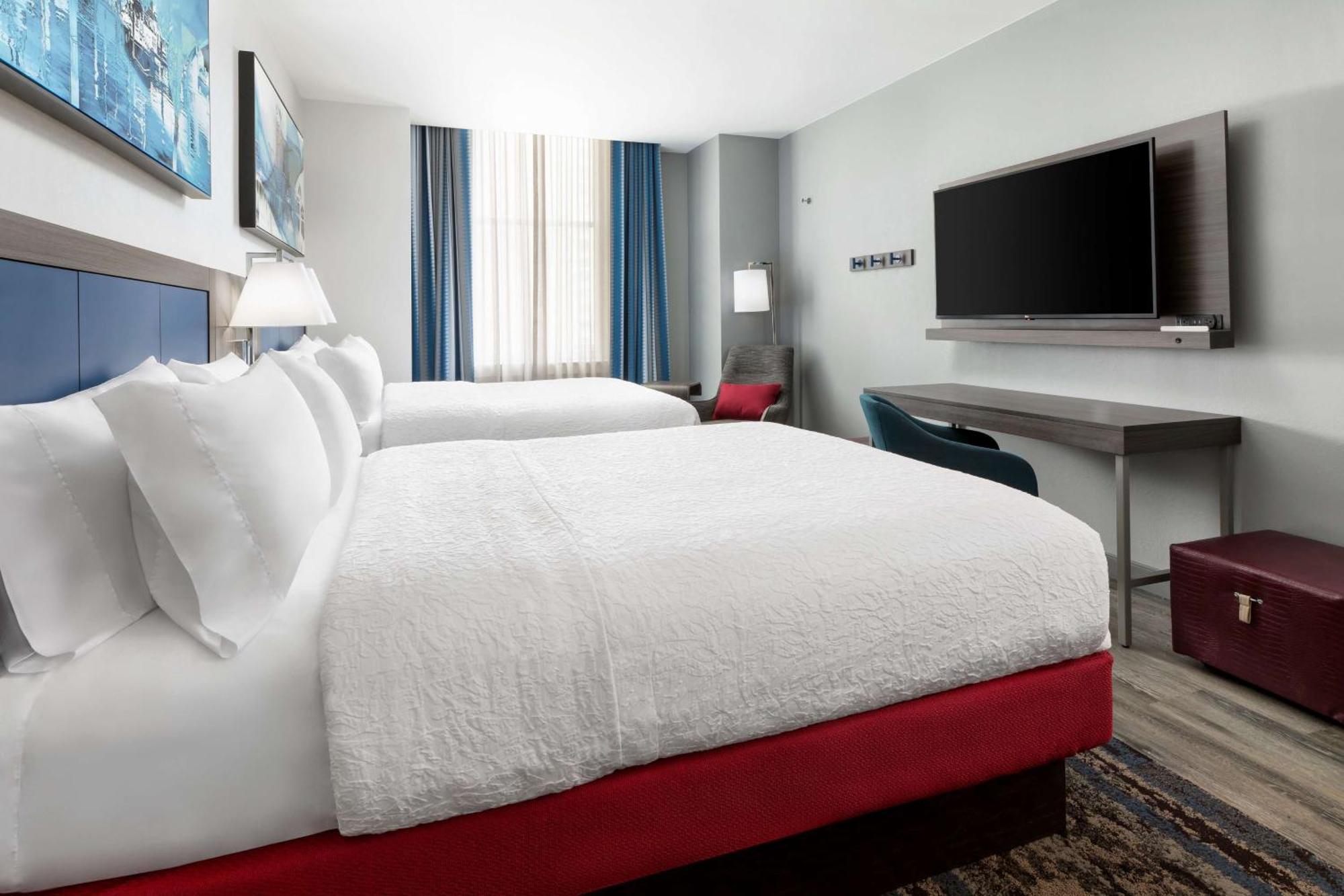 Hampton Inn & Suites Baltimore Inner Harbor Exterior photo