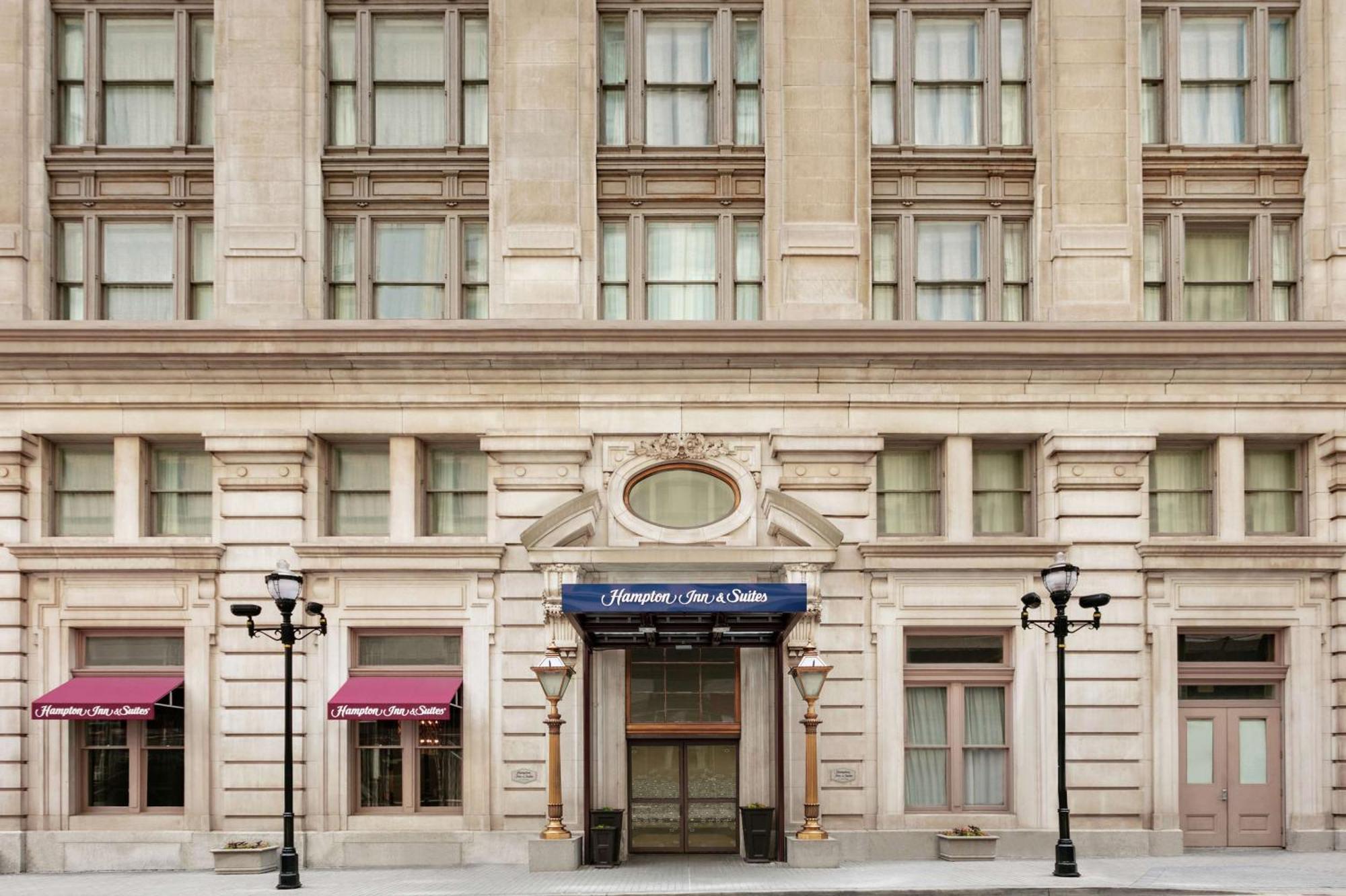 Hampton Inn & Suites Baltimore Inner Harbor Exterior photo