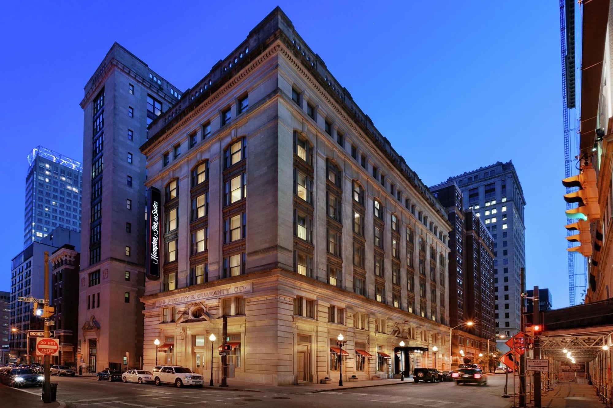 Hampton Inn & Suites Baltimore Inner Harbor Exterior photo