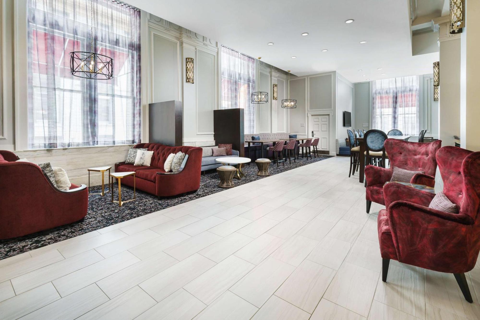 Hampton Inn & Suites Baltimore Inner Harbor Exterior photo