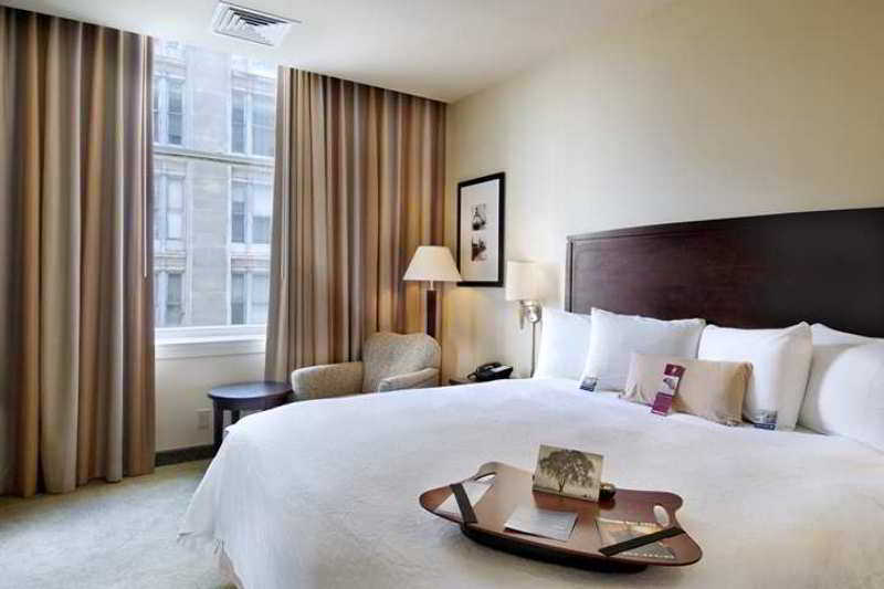 Hampton Inn & Suites Baltimore Inner Harbor Room photo