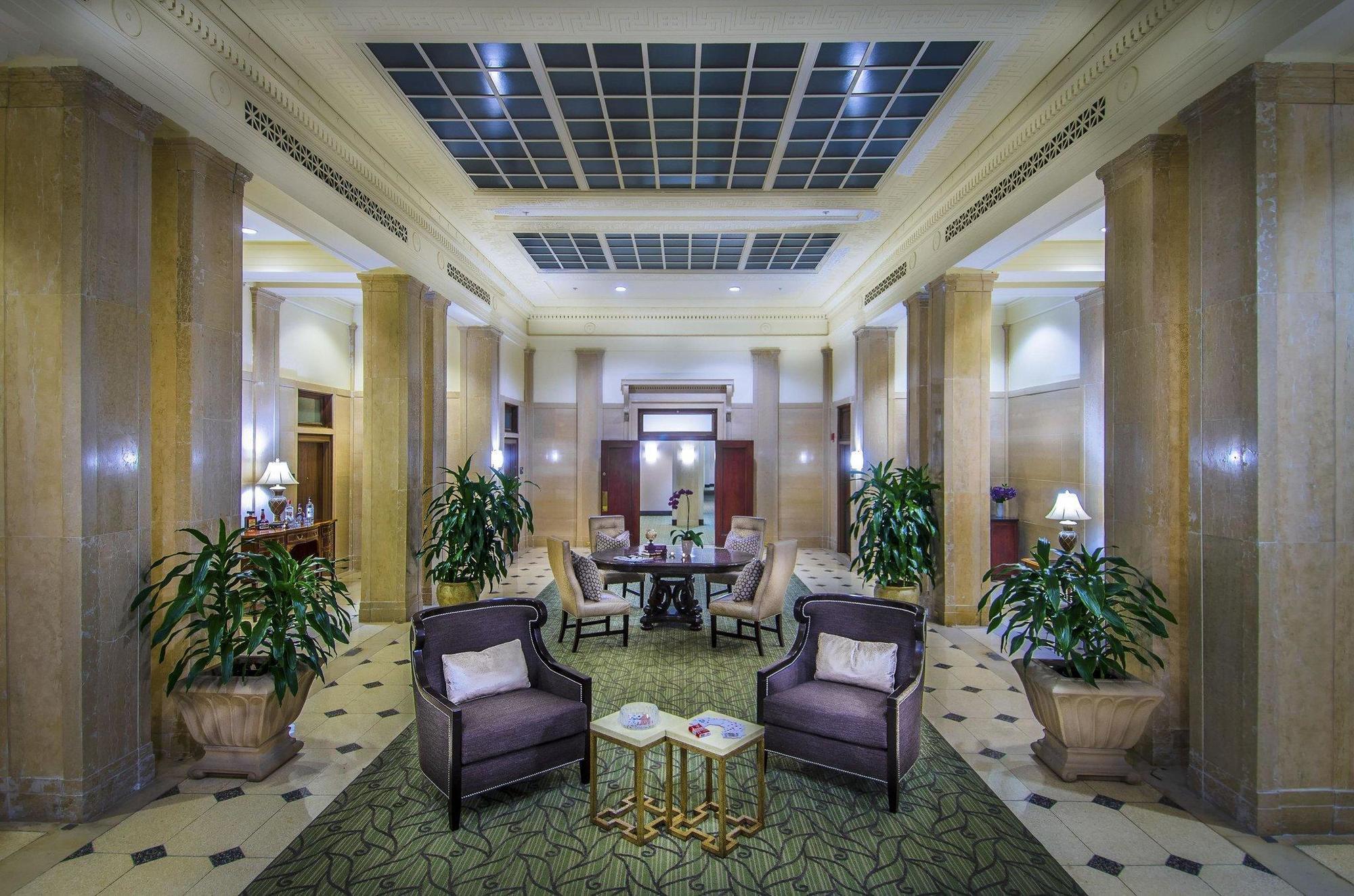 Hampton Inn & Suites Baltimore Inner Harbor Exterior photo